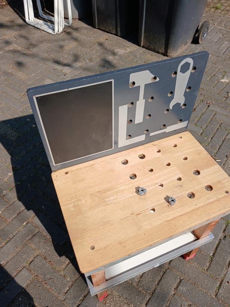 Gereedschap tafel voor kinderen, Ophalen