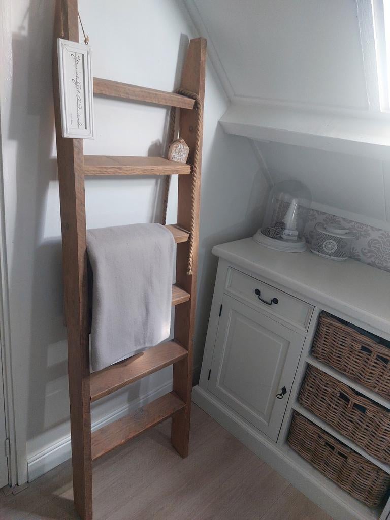 Leuk steigerhouten trapje incl decoratie, Ophalen