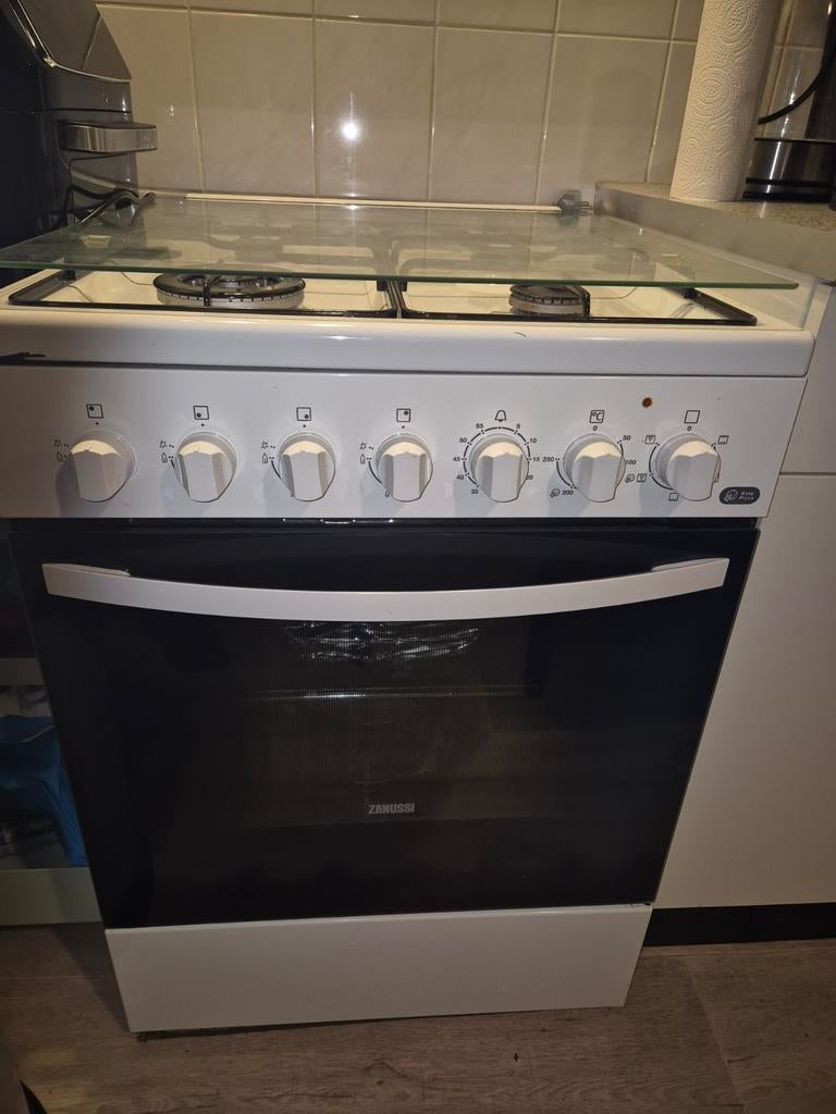 Zanussi gasfornuis 4 pits met elektrische oven, Ophalen, Gebruikt, 4 kookzones, Energieklasse A of zuiniger