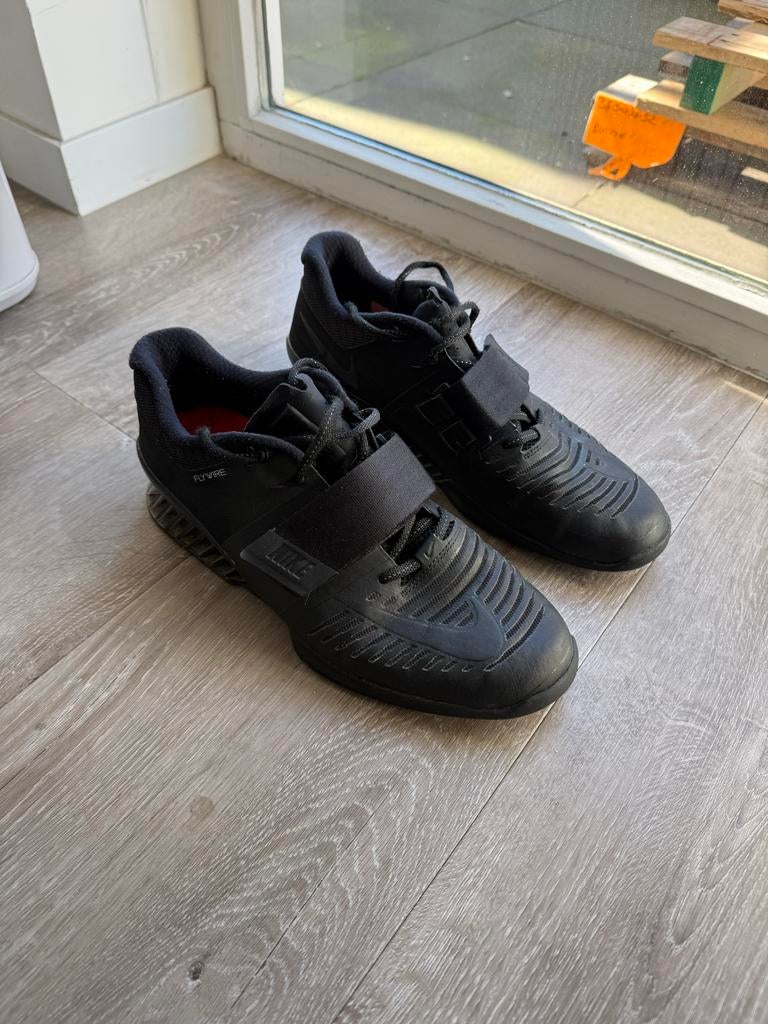 Nike Lifters - Gewichthefschoenen voor Squats, Ophalen of Verzenden, Zo goed als nieuw, Benen, Overige typen