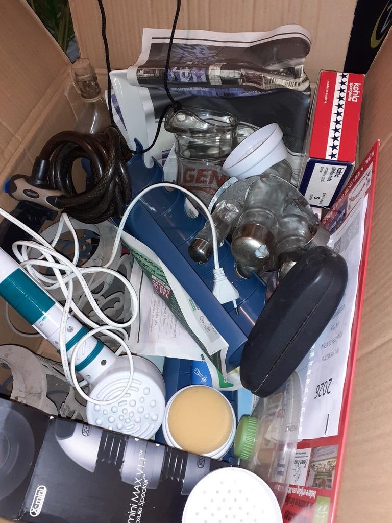 Doos met allerlei spulletjes, Ophalen