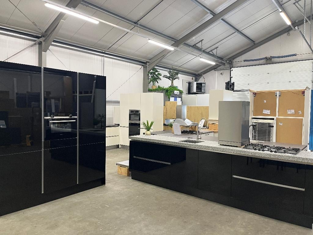 Zwarte keuken met kastenwand !! Volop keus keukens !!, Ophalen, Gebruikt, Zwart, Graniet of Steen