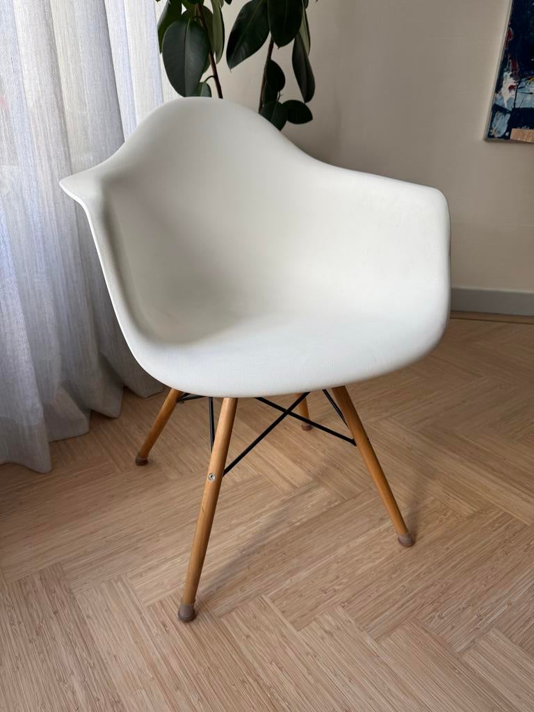 Design eetkamerstoelen met licht houten poten, Huis en Inrichting, Stoelen, Gebruikt, Wit, Ophalen of Verzenden, Eén