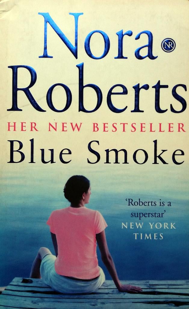 Nora Roberts - Blue Smoke (ENGELSTALIG), Boeken, Ophalen of Verzenden, Gelezen, Fictie