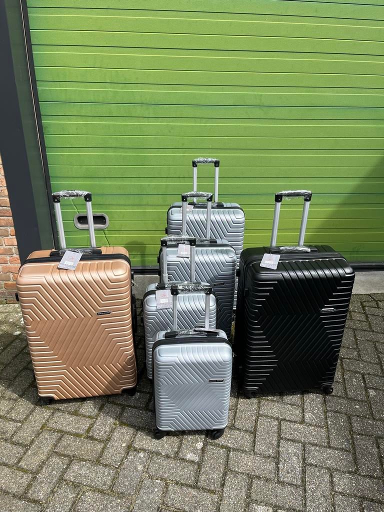 Royal Swiss 4-delige lichtgewicht kofferset nieuw, Sieraden, Tassen en Uiterlijk, Koffers, Wieltjes, Hard kunststof, ., Royal swiss