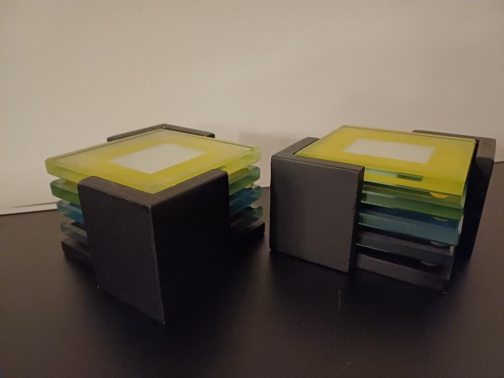 Set van 2 zwarte onderzethouders met glazen onderzetters, Huis en Inrichting, Woonaccessoires | Onderzetters, Ophalen of Verzenden
