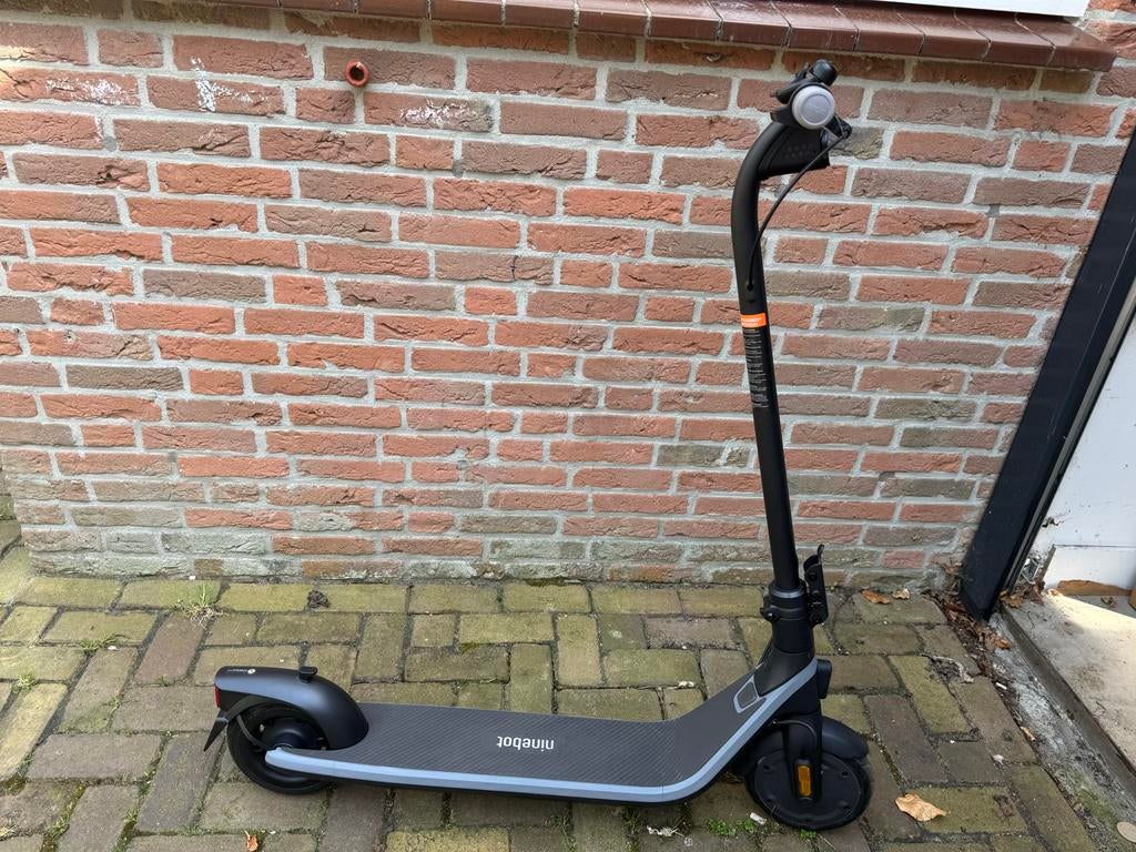 Segway Ninebot KickScooter E2 - zo goed als nieuw, Ophalen, Zo goed als nieuw, Elektrische step (E-scooter)