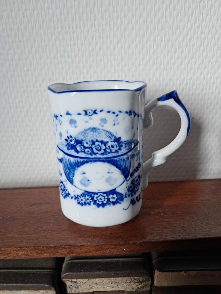 Maki Miyoshi. Porseleinen Thee beker, Antiek en Kunst, Ophalen of Verzenden