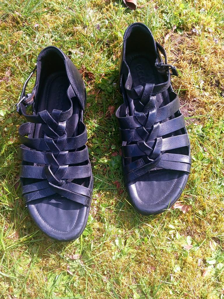 Zwarte ecco sandalen, Kleding | Dames, Schoenen, Ophalen of Verzenden, Zo goed als nieuw, Zwart, Sandalen of Muiltjes