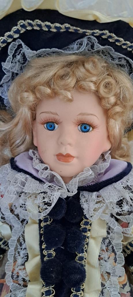 Oude porseleinen pop uit Duitsland, Ophalen of Verzenden, Gebruikt, Pop