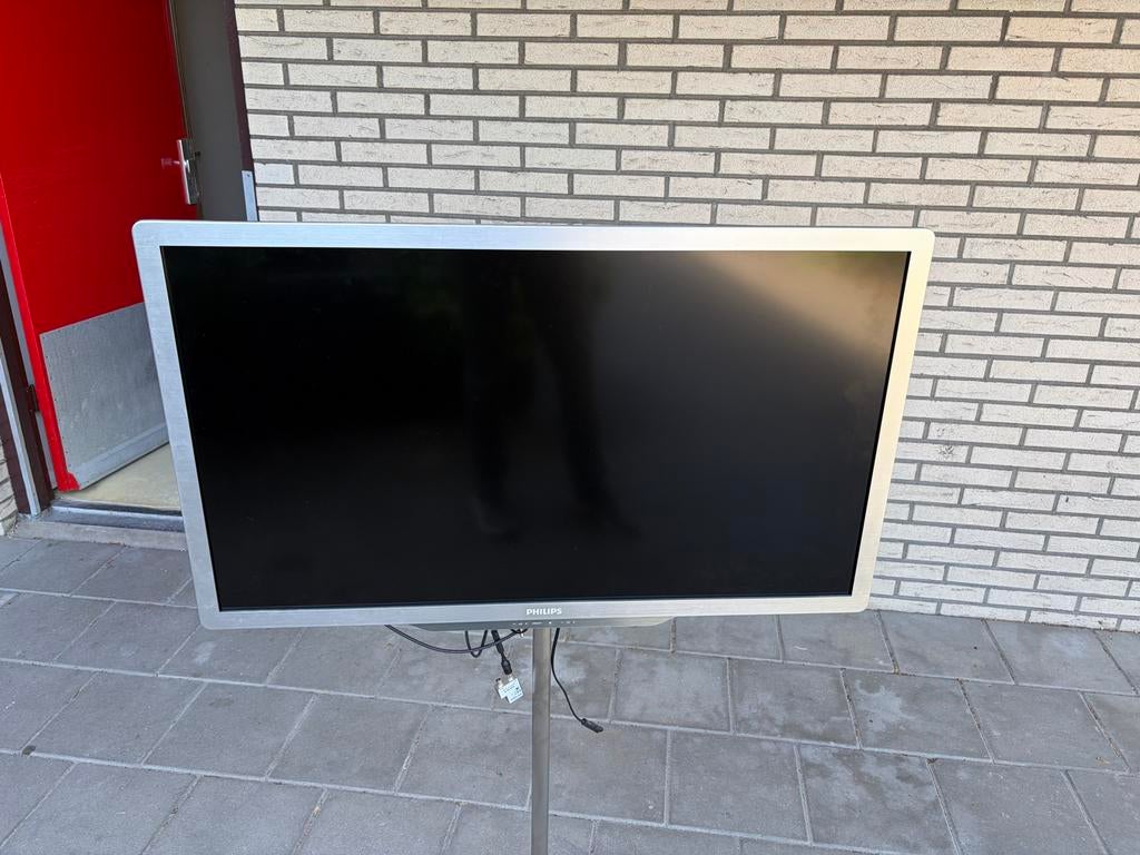 Philips Ambilight Smart TV met afstandsbediening op statief, Ophalen, Philips, Gebruikt, 50 Hz