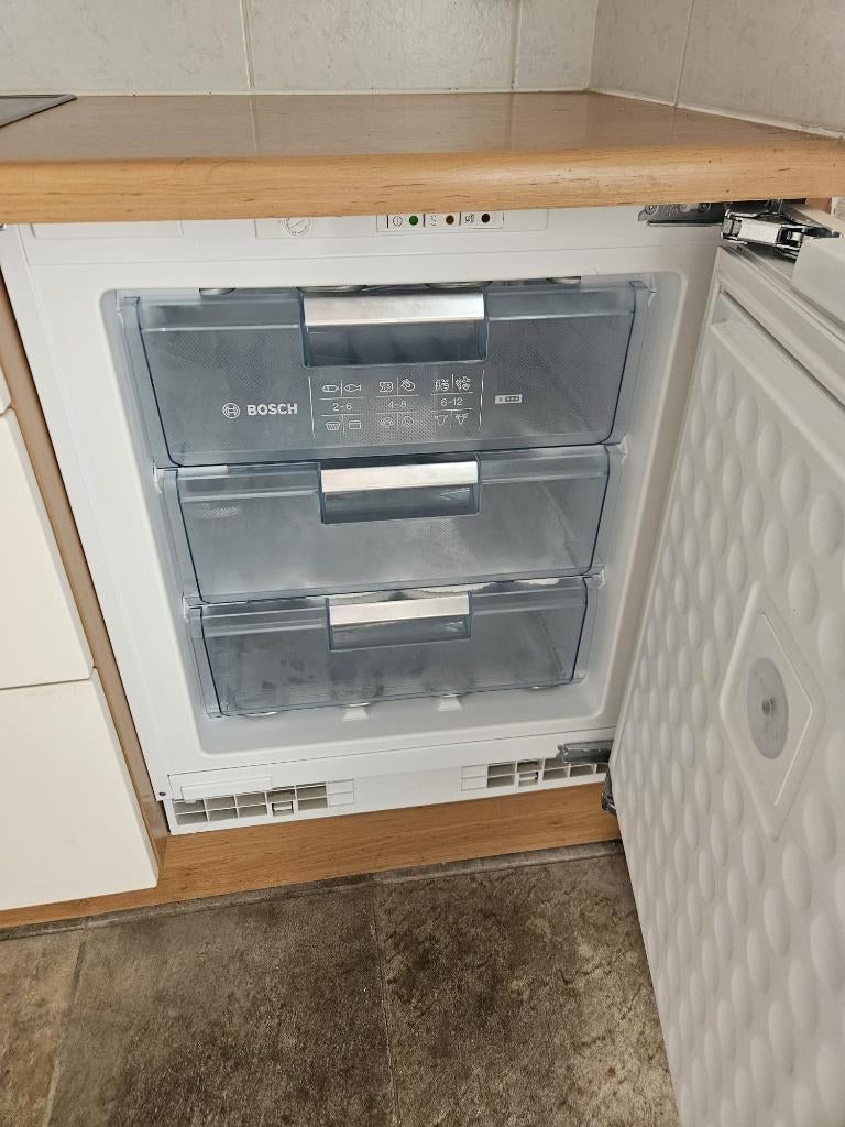 Bosch Inbouw vriezer, Witgoed en Apparatuur, Vriezers en Diepvrieskisten, Gebruikt, Inbouw, Vrieskast, Minder dan 85 cm, Minder dan 60 cm