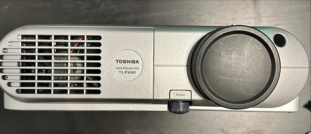 Toshiba Beamer., Audio, Tv en Foto, Beamers, Ophalen of Verzenden, Zo goed als nieuw, Ultra HD (4K), Overige technologieën