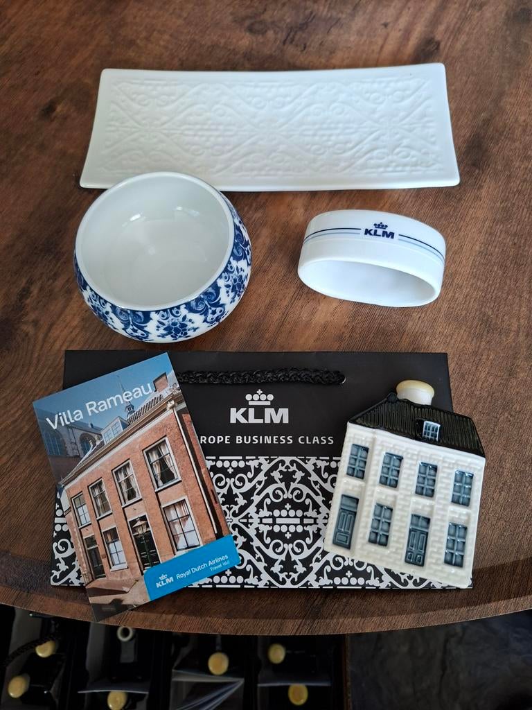 KLM huisje 106 met de bijbehorende flyer en het zwarte KLM t, Ophalen of Verzenden, Nieuw, 81 t/m 91, Gevuld