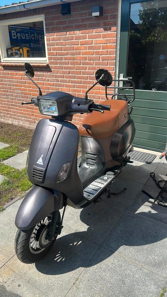 Scooter Turbho RL-50, Fietsen en Brommers, Snorfietsen en Snorscooters, Zo goed als nieuw, Overige merken, Benzine, Ophalen