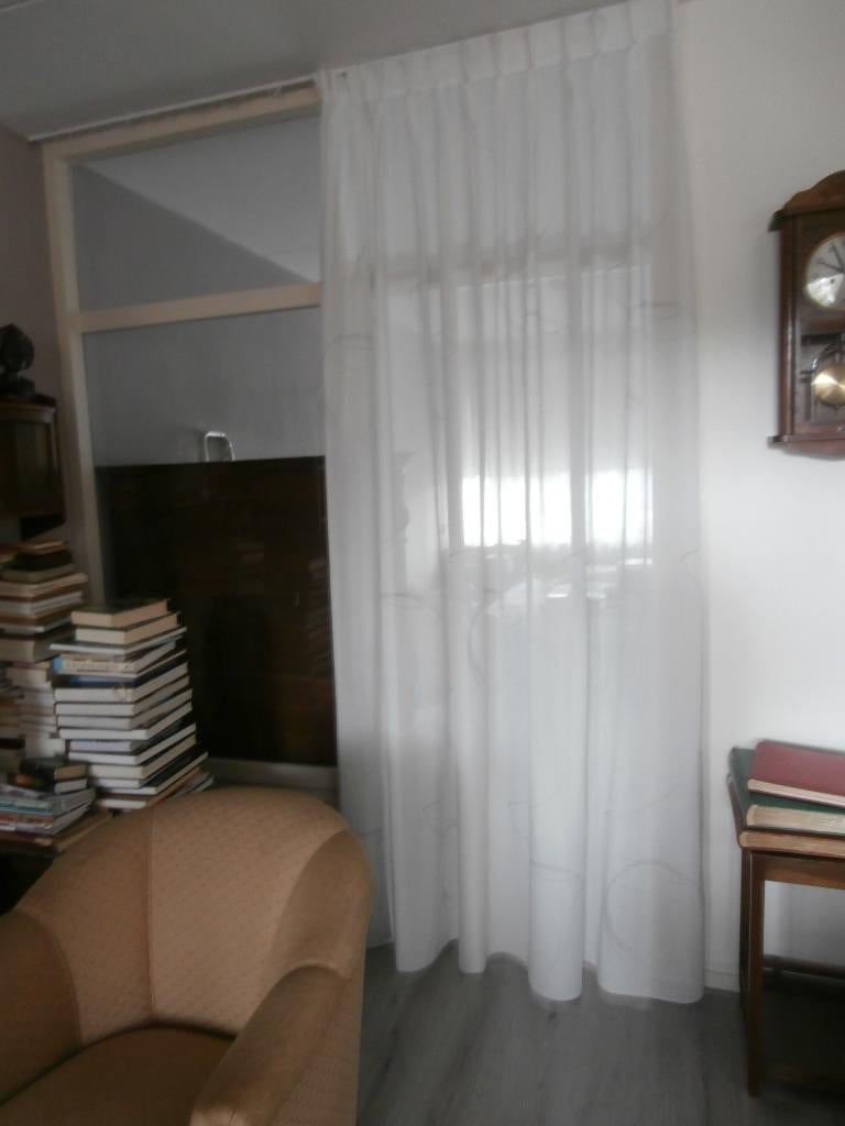 Gordijn gordijnen wit met grijze versiering erin vitrage, 100 tot 150 cm, 200 cm of meer, Ophalen of Verzenden, Zo goed als nieuw