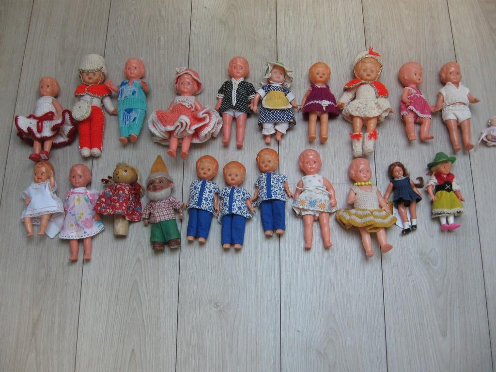 Zeg maar nieuw, €1,50 - €2,00 perstuk graag in 1 koop., Verzamelen, Poppen, Ophalen of Verzenden, Zo goed als nieuw, Pop