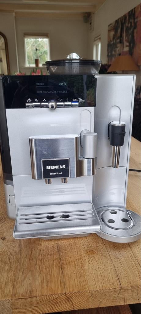Siemens EQ7PLUS, Witgoed en Apparatuur, Koffiezetapparaten, Gebruikt, Gemalen koffie, Koffiebonen, Koffiemachine, 10 kopjes of meer