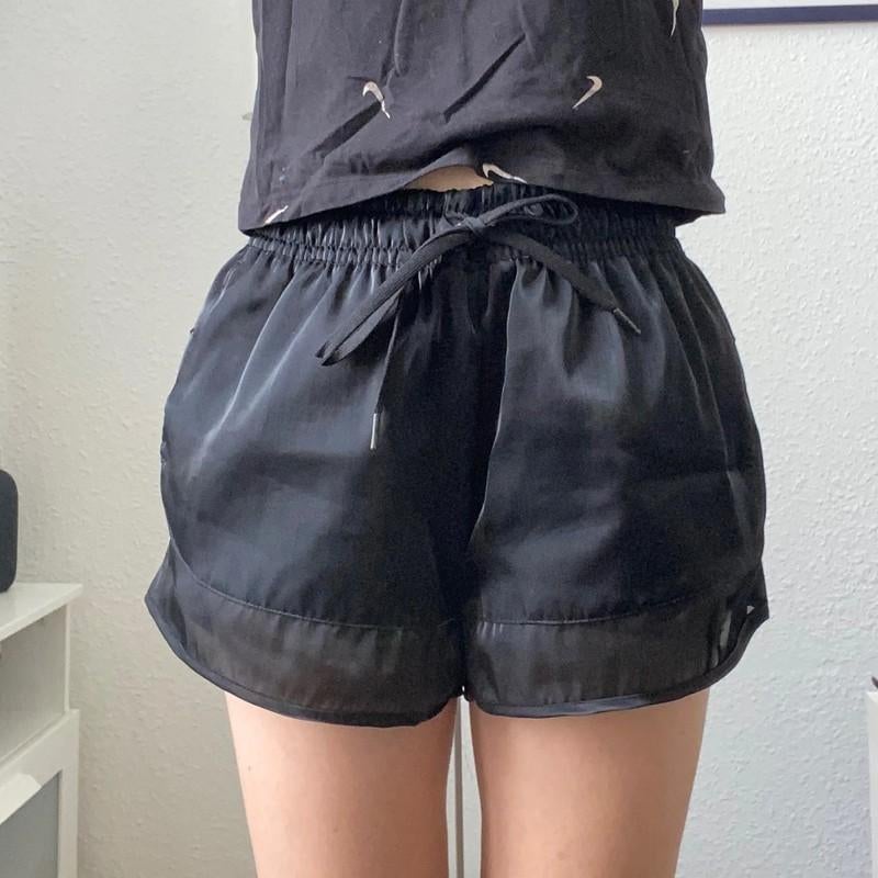 Nike Air Sheen Satin Shorts, Zwart, maat M, ZGAN, Kleding | Dames, Sportkleding, Maat 38/40 (M), Verzenden, Zwart, Overige typen