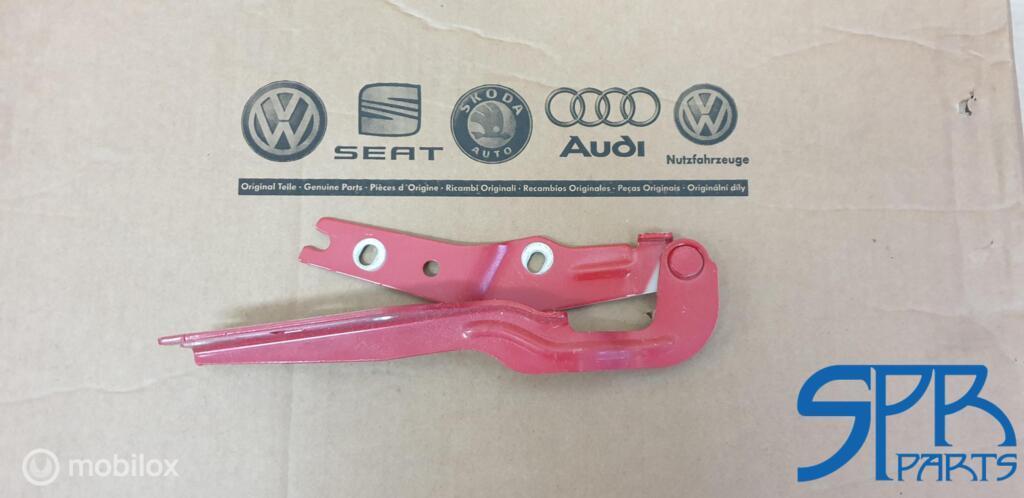 GOLF 7 LY3D RECHTS Motorkapscharnier SCHARNIER RE 5G0823302B, Gebruikt, Volkswagen, Ophalen of Verzenden, Volkswagen