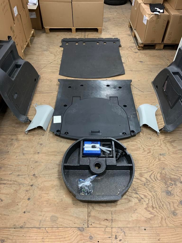 Kofferbak inrichting Volkswagen Touran 03-06, Auto-onderdelen, Interieur en Bekleding, Ophalen, Gebruikt, Volkswagen