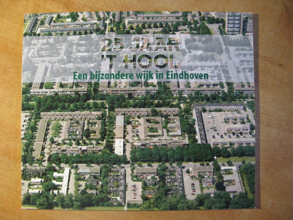 25 jaar 't Hool, Woensel, Eindhoven, Van den Broek & Bakema, Ophalen of Verzenden, 20e eeuw of later, Zo goed als nieuw