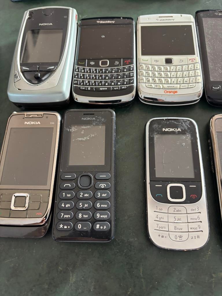10x Oude Mobiele Telefoons: BlackBerry, Nokia, LG, Ophalen, Gebruikt, Minder dan 3 megapixel, Klassiek of Candybar