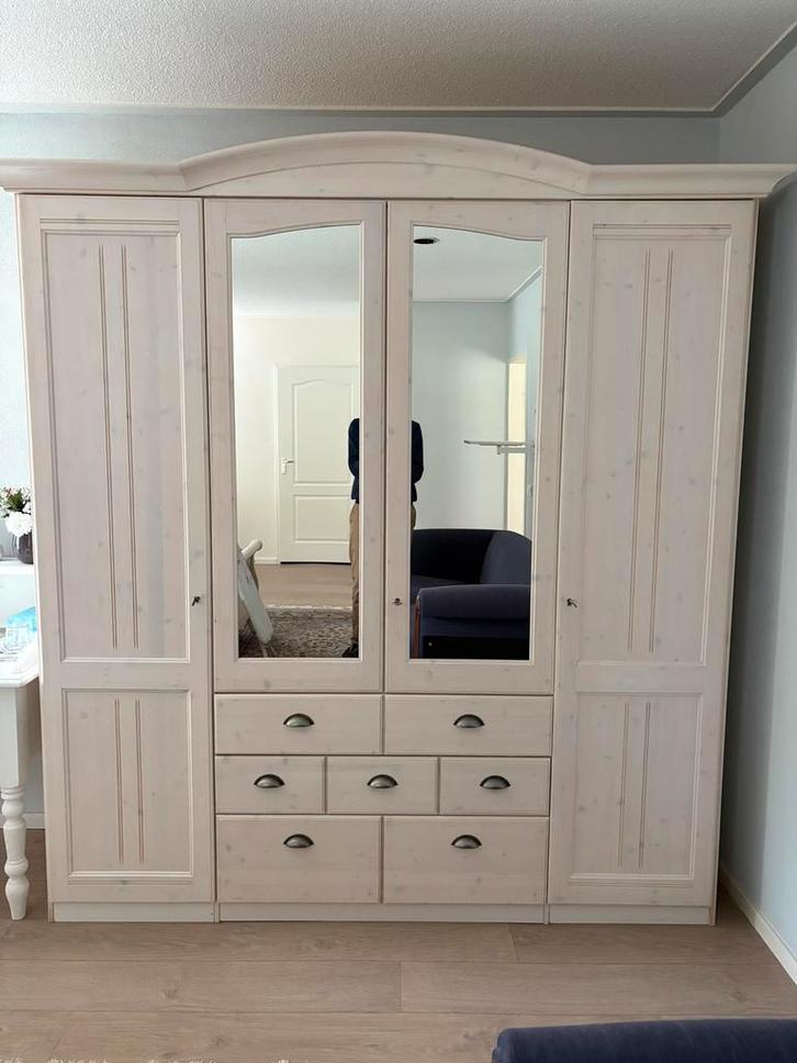 Kledingkast, massief hout., Huis en Inrichting, Kasten | Kledingkasten, Zo goed als nieuw, 200 cm of meer, 200 cm of meer, 50 tot 75 cm