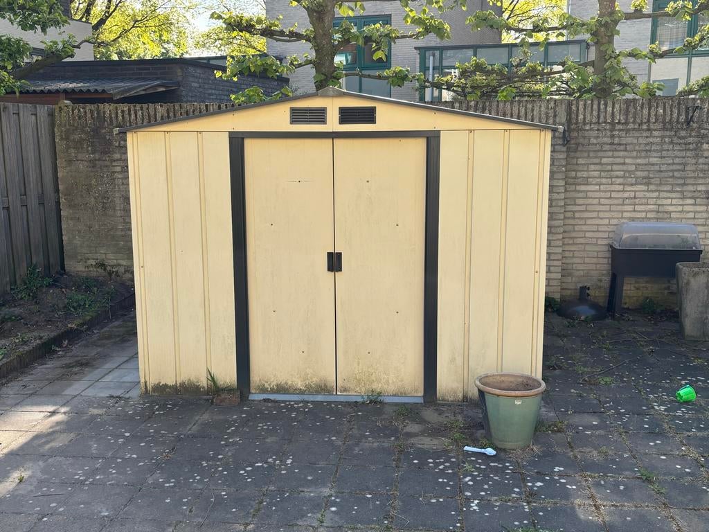 GRATIS: Metalen Tuinberging - Ruime Opslag voor Tuinspullen, Ophalen, Gebruikt, Metaal, Overige typen