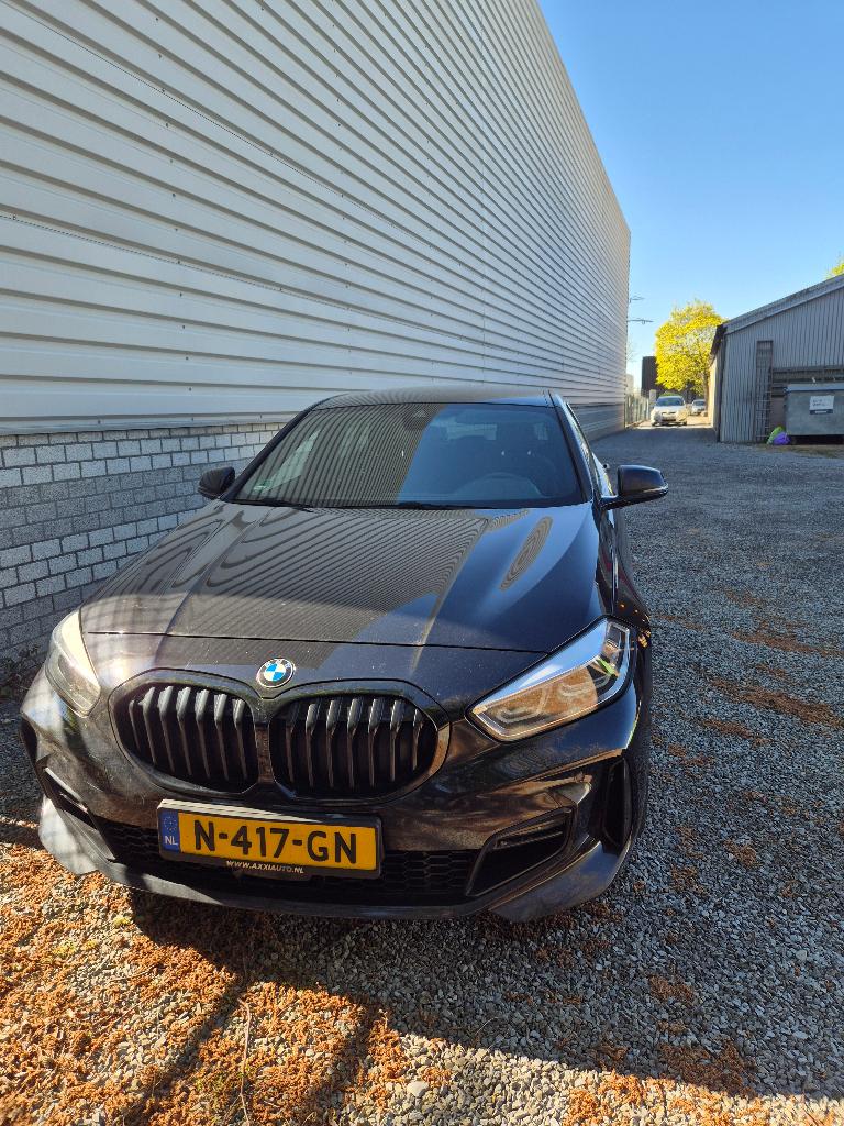 BMW 1-Serie 118i 136pk Aut 2021 Zwart, Auto's, 136 pk, 1295 kg, Zwart, Particulier