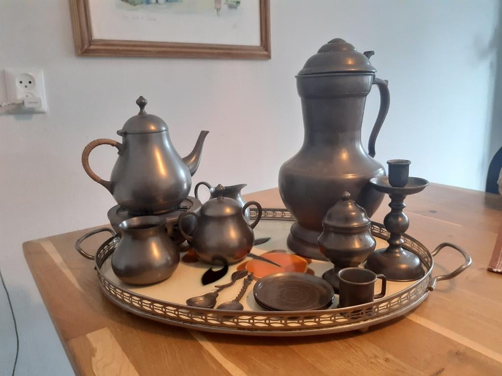 Grote tinnen set op dienblad, Antiek en Kunst, Antiek | Tin, Ophalen of Verzenden