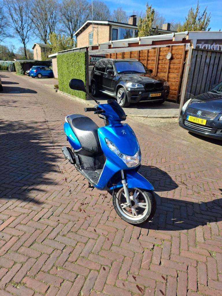 Peugeot kisbee 2011 brom, Fietsen en Brommers, Scooters | Piaggio, Gebruikt, Overige modellen, Maximaal 45 km/u, Benzine, Ophalen of Verzenden