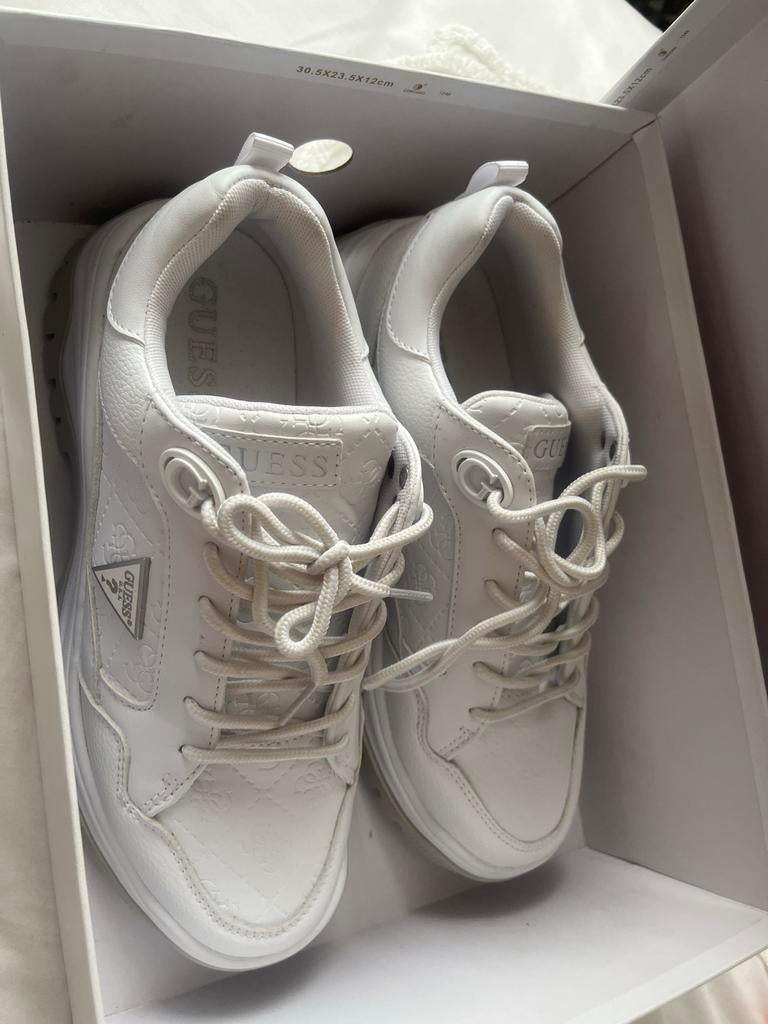 Nieuwe Guess sneakers, maat 38, wit, Ophalen of Verzenden, Nieuw, Wit, Sneakers of Gympen