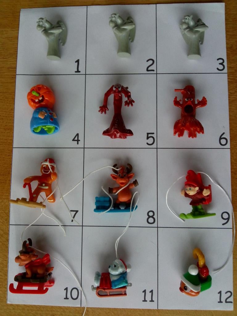 Blad 9 verrassingsei figuurtje Kerst Halloween, Ophalen of Verzenden, Gebruikt, Overige typen