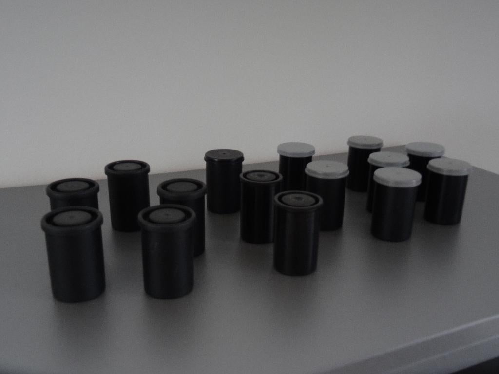 15 goed sluitende fotorol kokertjes / potjes / opbergpotjes, Ophalen of Verzenden, Nieuw, Overige typen