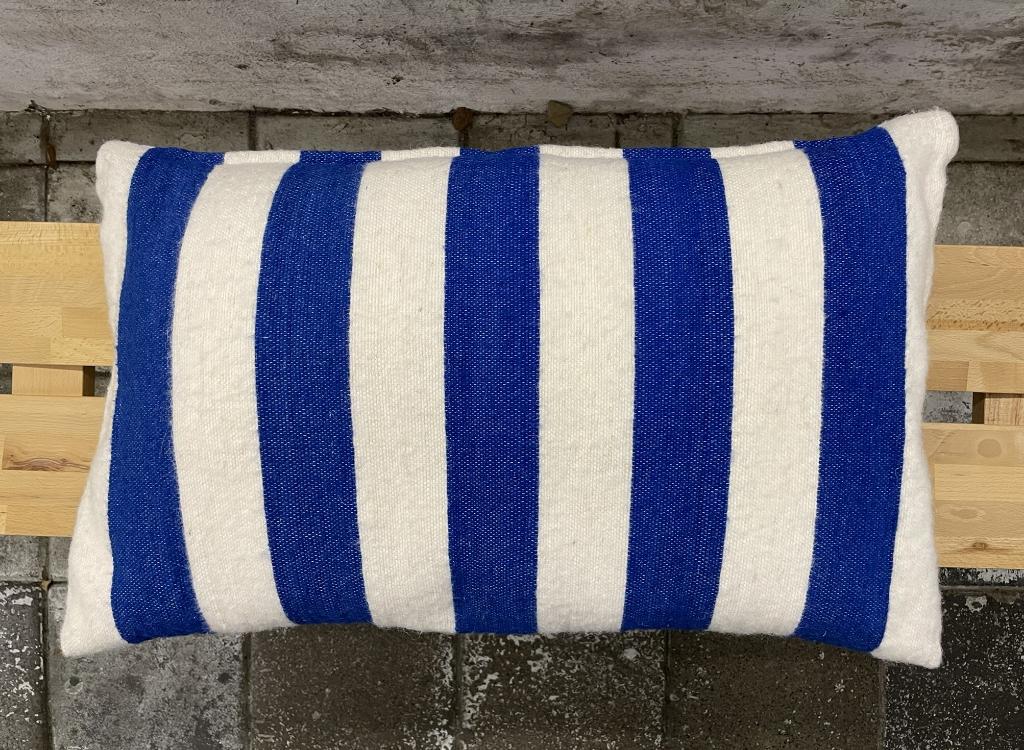 Gestreept kussen Household Hardware wol blauw wit, Ophalen of Verzenden, Zo goed als nieuw, Blauw, Rechthoekig