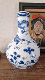 Chinese vaas met handgeschilderd design, Antiek en Kunst, Ophalen