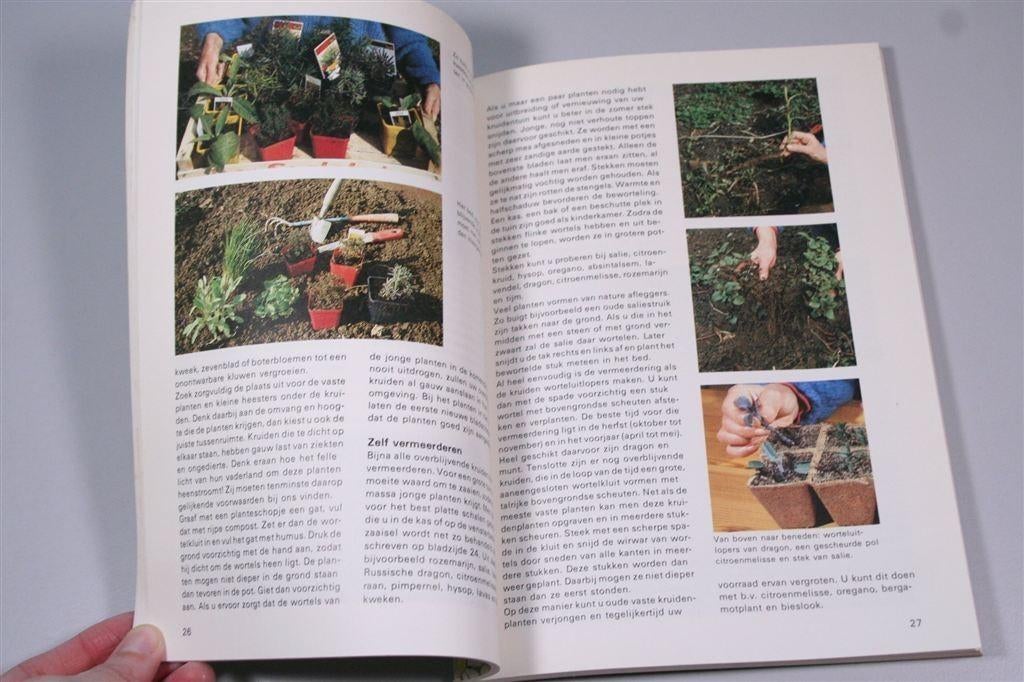 Kruiden Kweken Bio-tuin — Praktische handleiding met foto's, Boeken, Ophalen of Verzenden, Gelezen, Moestuin
