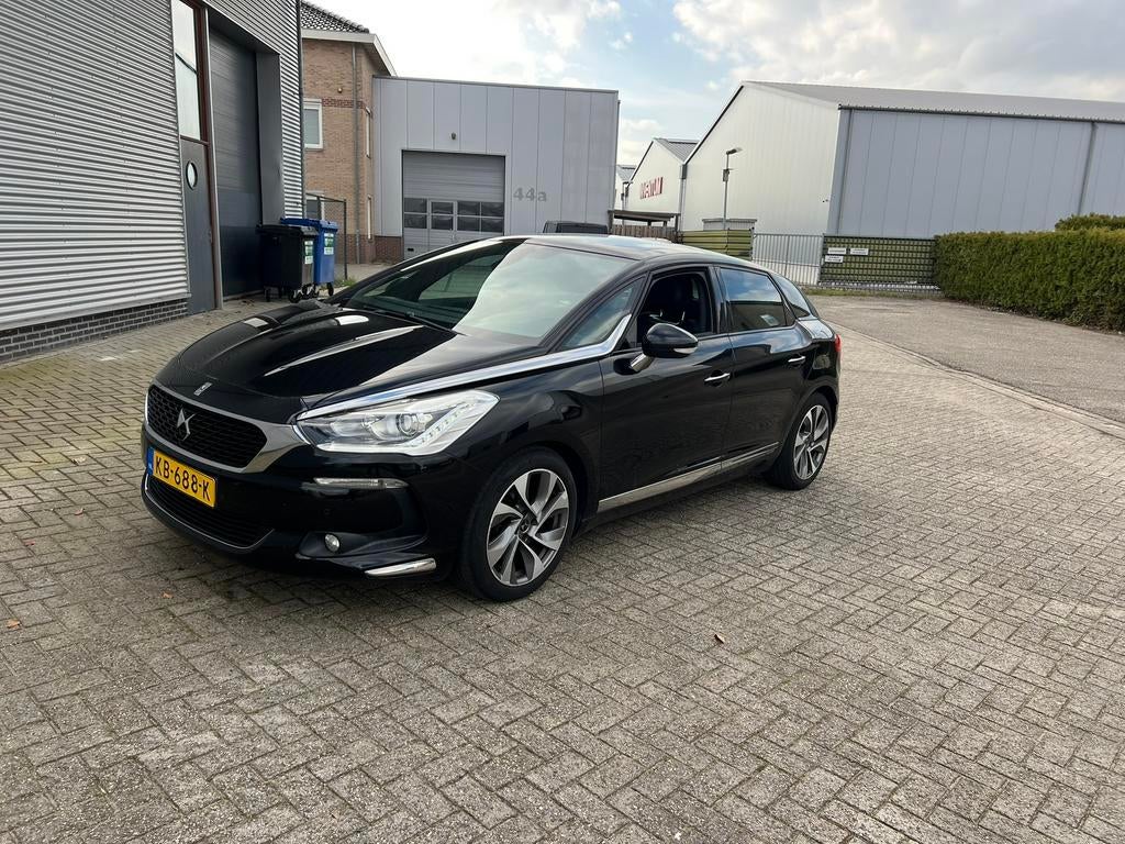 DS 5 1.6 Bluehdi 88KW/120PK Eat6 2016 Zwart, 4 cilinders, Zwart, Diesel, 1560 cc