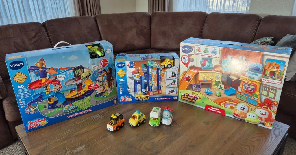 3 Toet toet auto sets in doos en losse auto's, Ophalen of Verzenden, Gebruikt, 2 tot 4 jaar