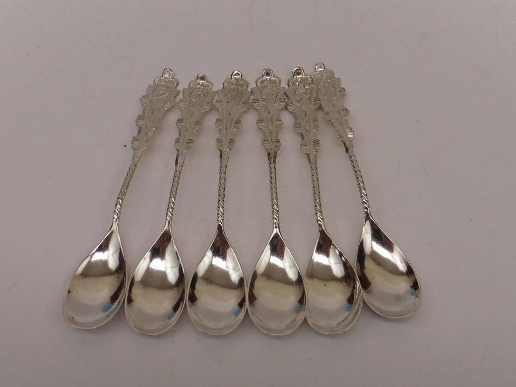 6 zilveren theelepeltjes                                 Z33