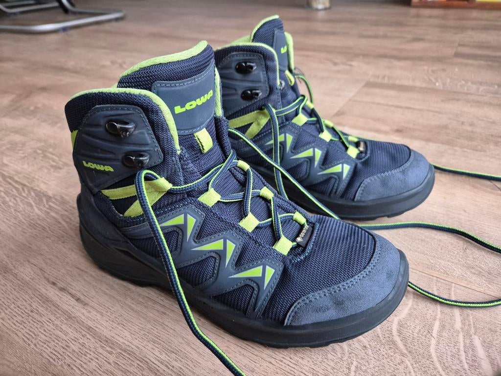 Bergschoenen Lowa maat 35 - als nieuw, Lowa, Jongen of Meisje, Schoenen, Ophalen of Verzenden