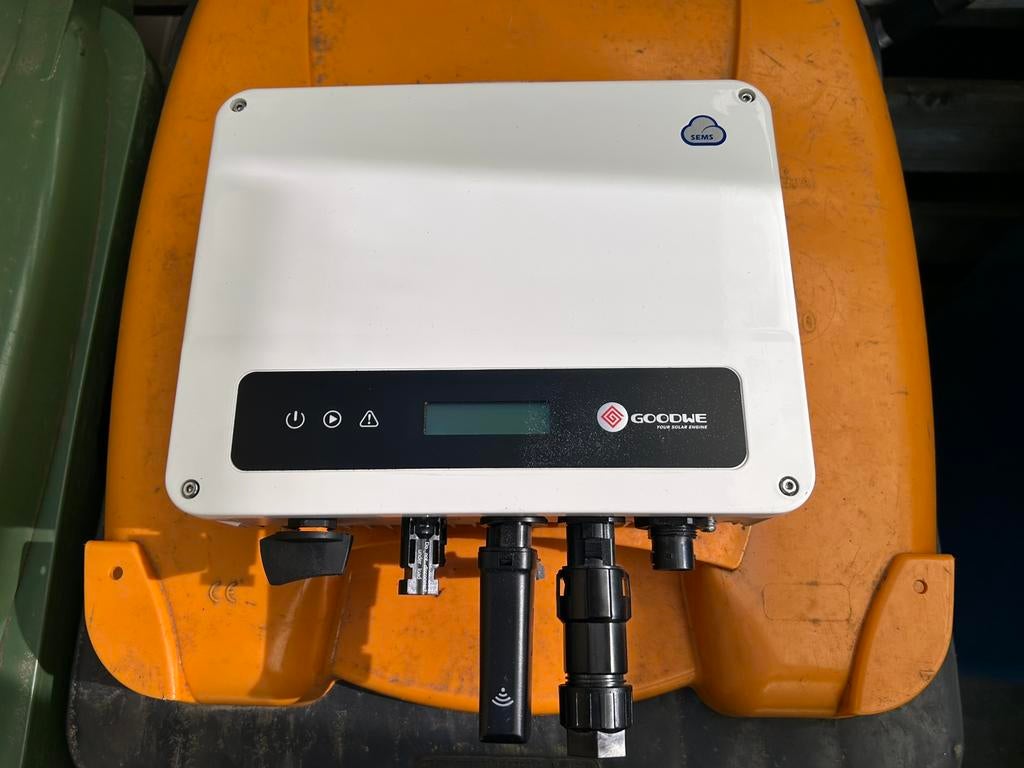 Omvormer Goodwe GW2000-XS, Ophalen of Verzenden, Zo goed als nieuw
