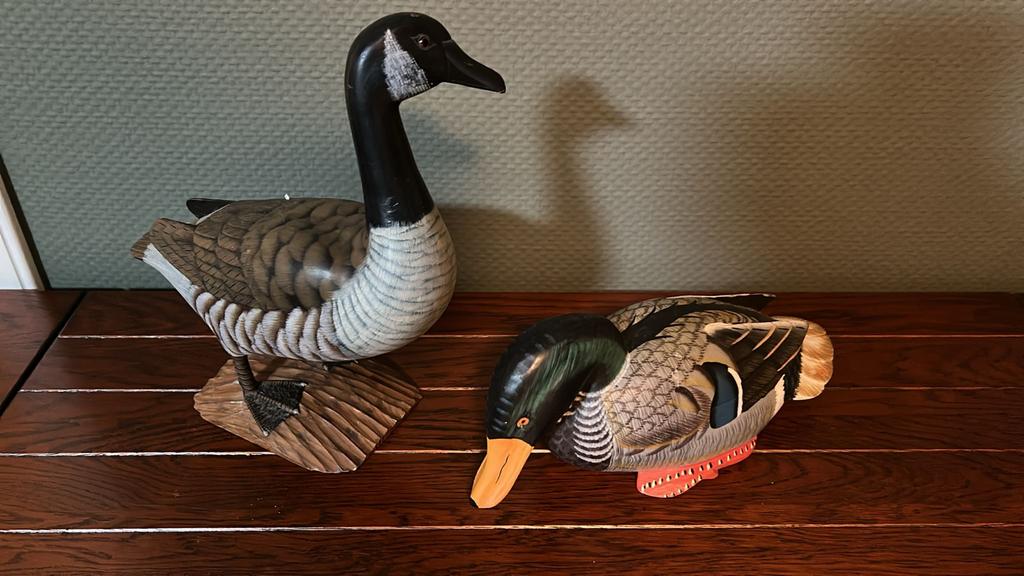 Houten beelden van eend en gans, handgesneden, Ophalen of Verzenden, Handgemaakt, 20 - 50 cm, Beeld