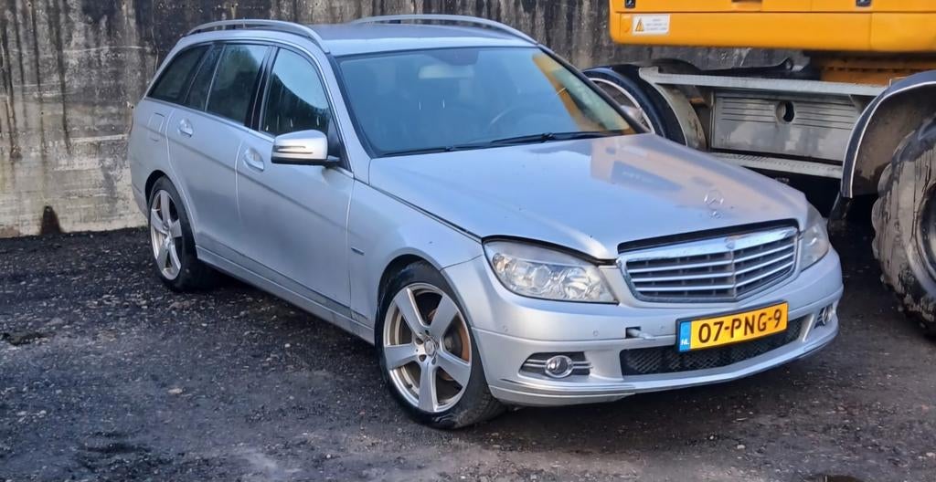 Mercedes-Benz C180 (distributie kapot) €1000, Achterwielaandrijving, 1800 kg, Zwart, Origineel Nederlands