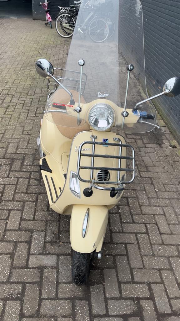 MOET WEG ZSM Vespa 3232km gelopen, Fietsen en Brommers, Scooters | Vespa, Ophalen, Zo goed als nieuw, Benzine, Vespa LX
