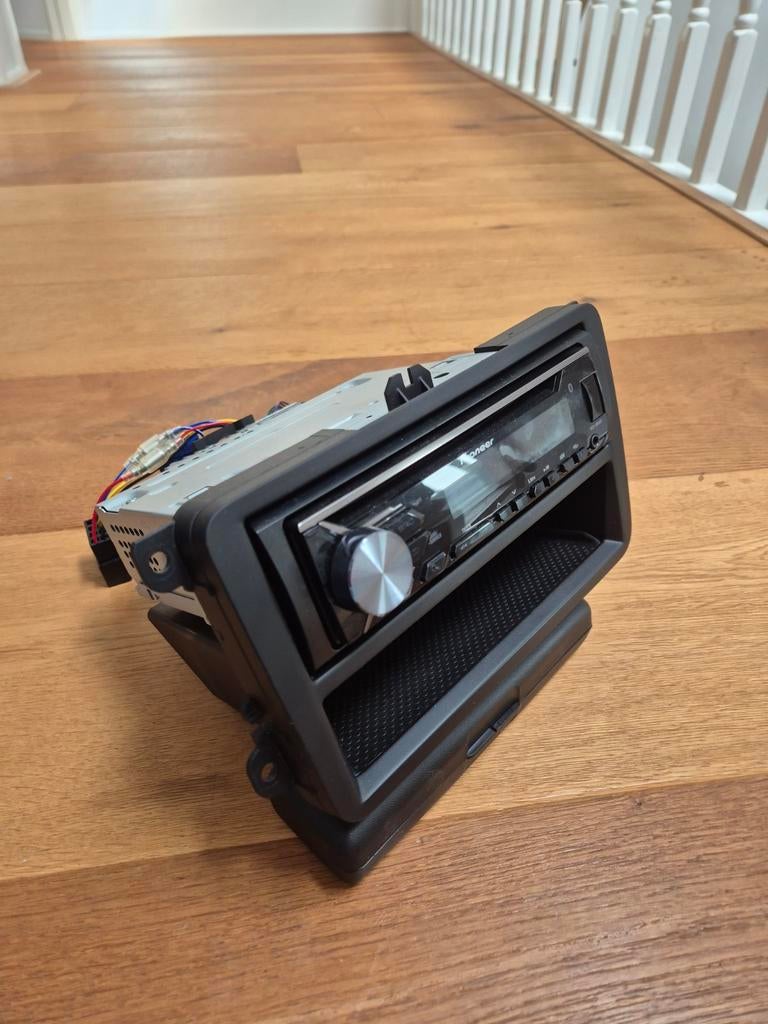 Pioneer radio met dashboard kastje voor Polo 6R (2009), Ophalen