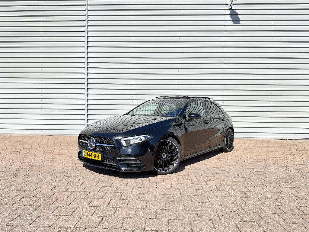 Mercedes - Benz A200d 2022 | Incl. winterbanden & onderhoud, Auto's, Mercedes-Benz, 745 kg, Zwart, 4 cilinders, Zwart