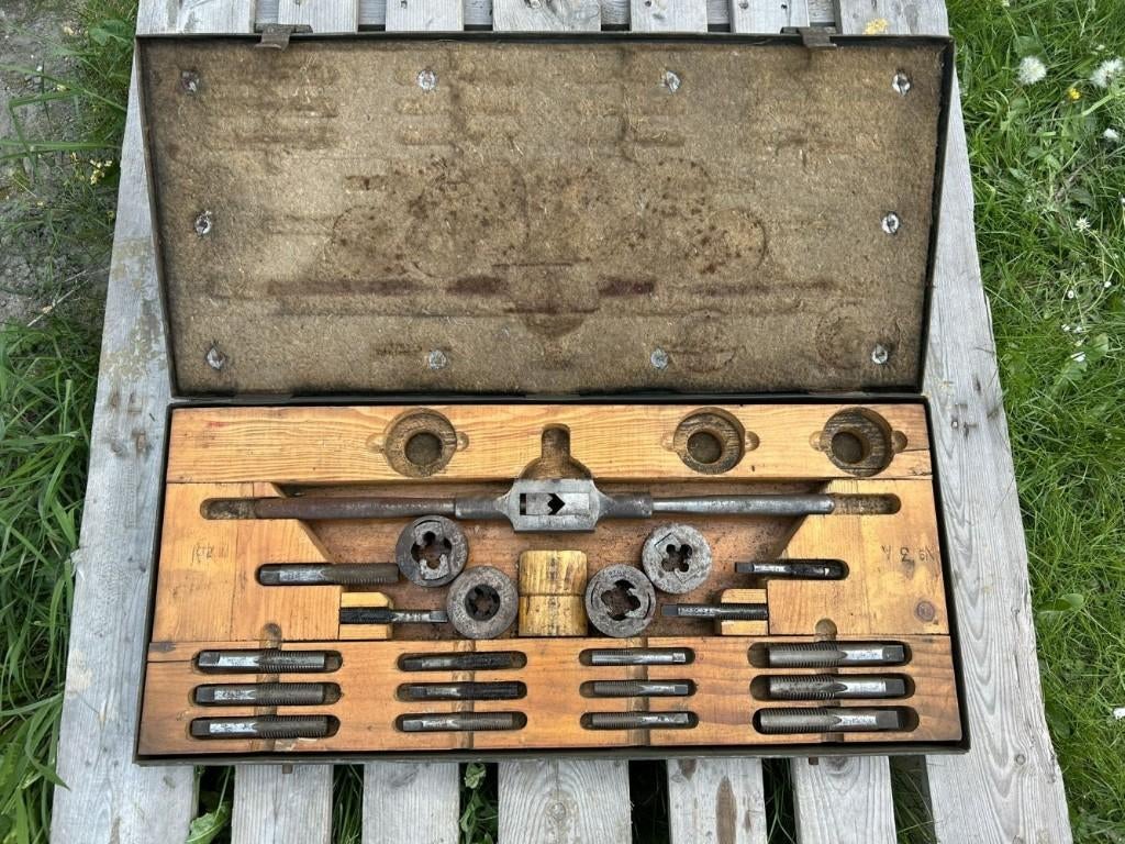 wo2 - Britse toolbox - schroefdraadsnijset 1944, Verzamelen, Militaria | Tweede Wereldoorlog, Ophalen, Landmacht, Engeland, Kist of Geocache