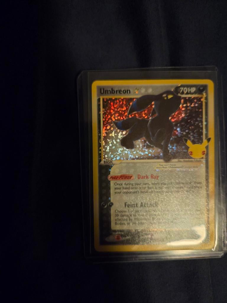 Umbreon celebrations, Hobby en Vrije tijd, Verzamelkaartspellen | Pokémon, Verzenden, Zo goed als nieuw
